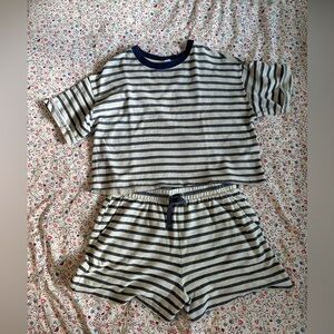 SET Old Navy Cali-Fleece Sweatshirt and High-waisted Shorts